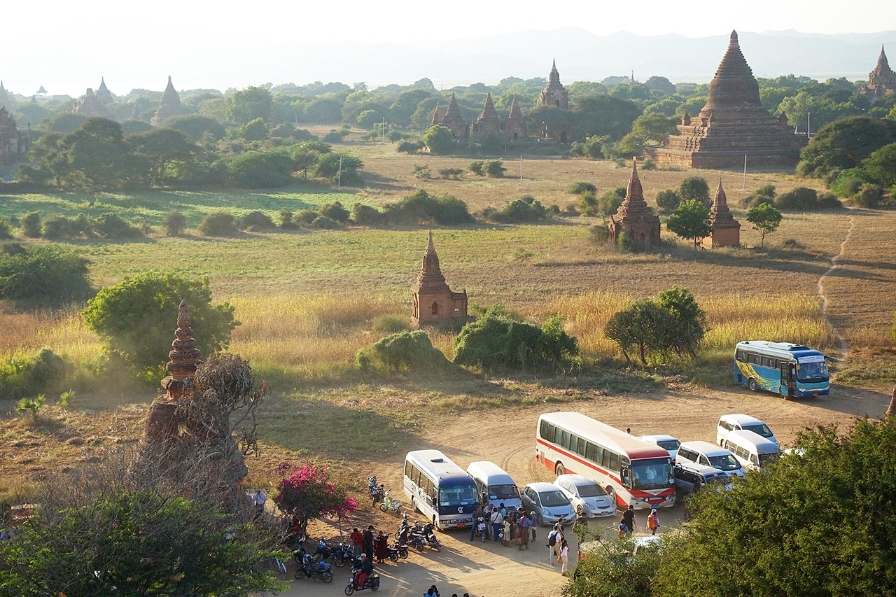 Sunrise at Shwe Leik Too Temple