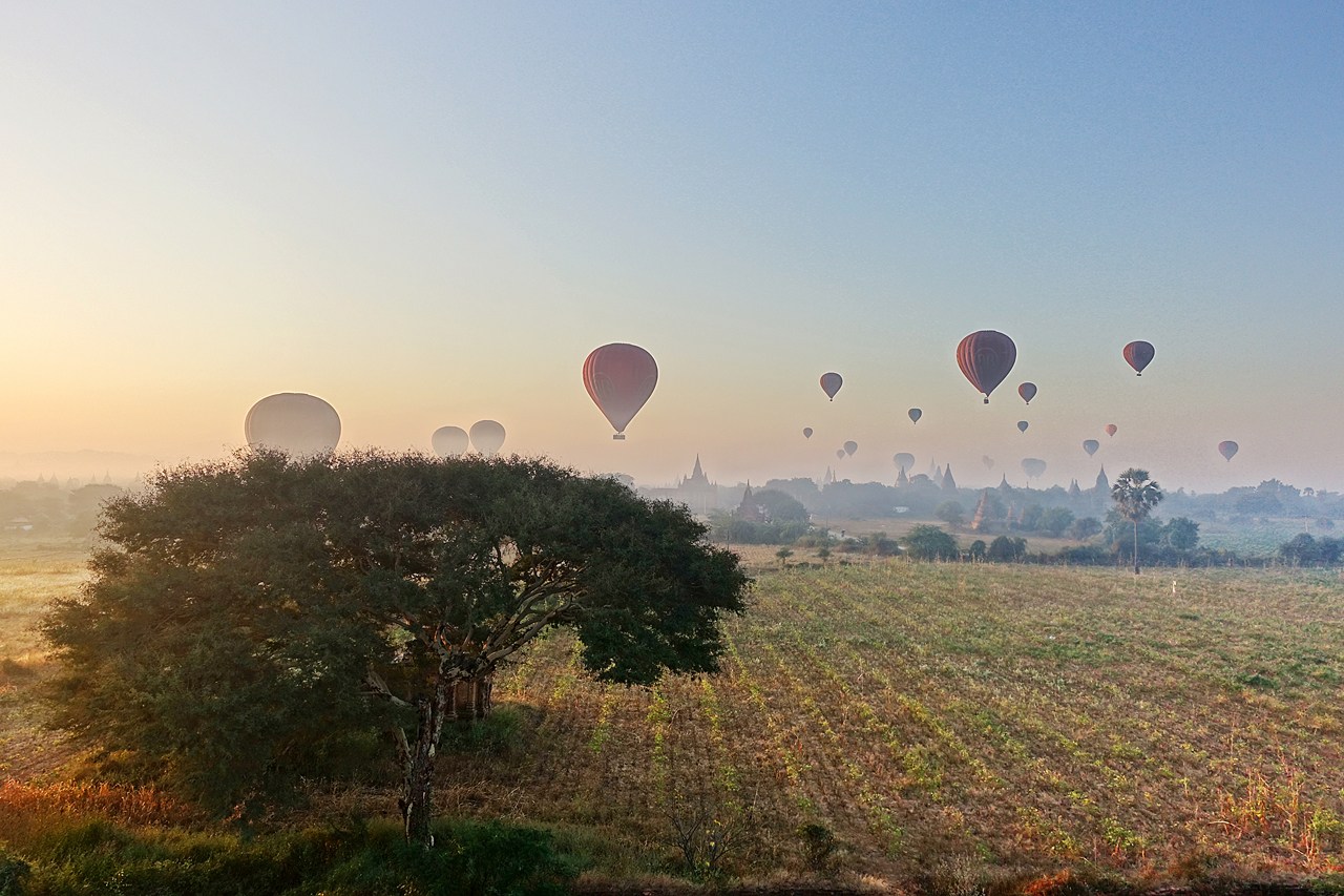 Sunrise at Shwe Leik Too Temple