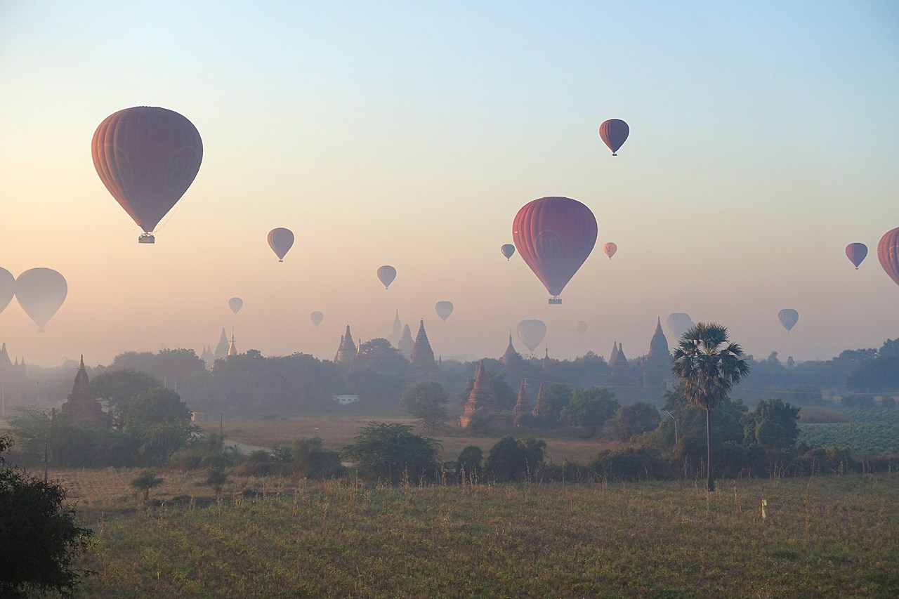Sunrise at Shwe Leik Too Temple