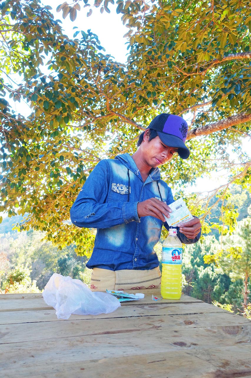 Trekking guide preparing his 'energy drink' (Vit C)