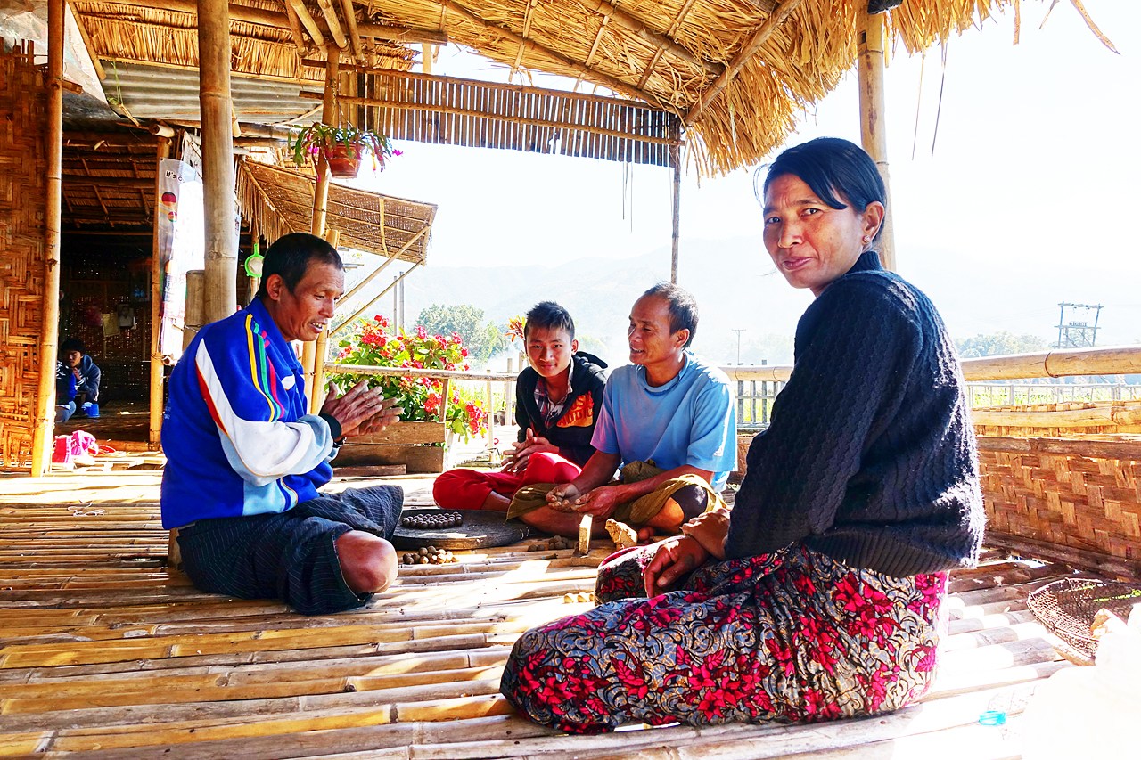 Bamboo stilted house, Maing Thauk floating village
