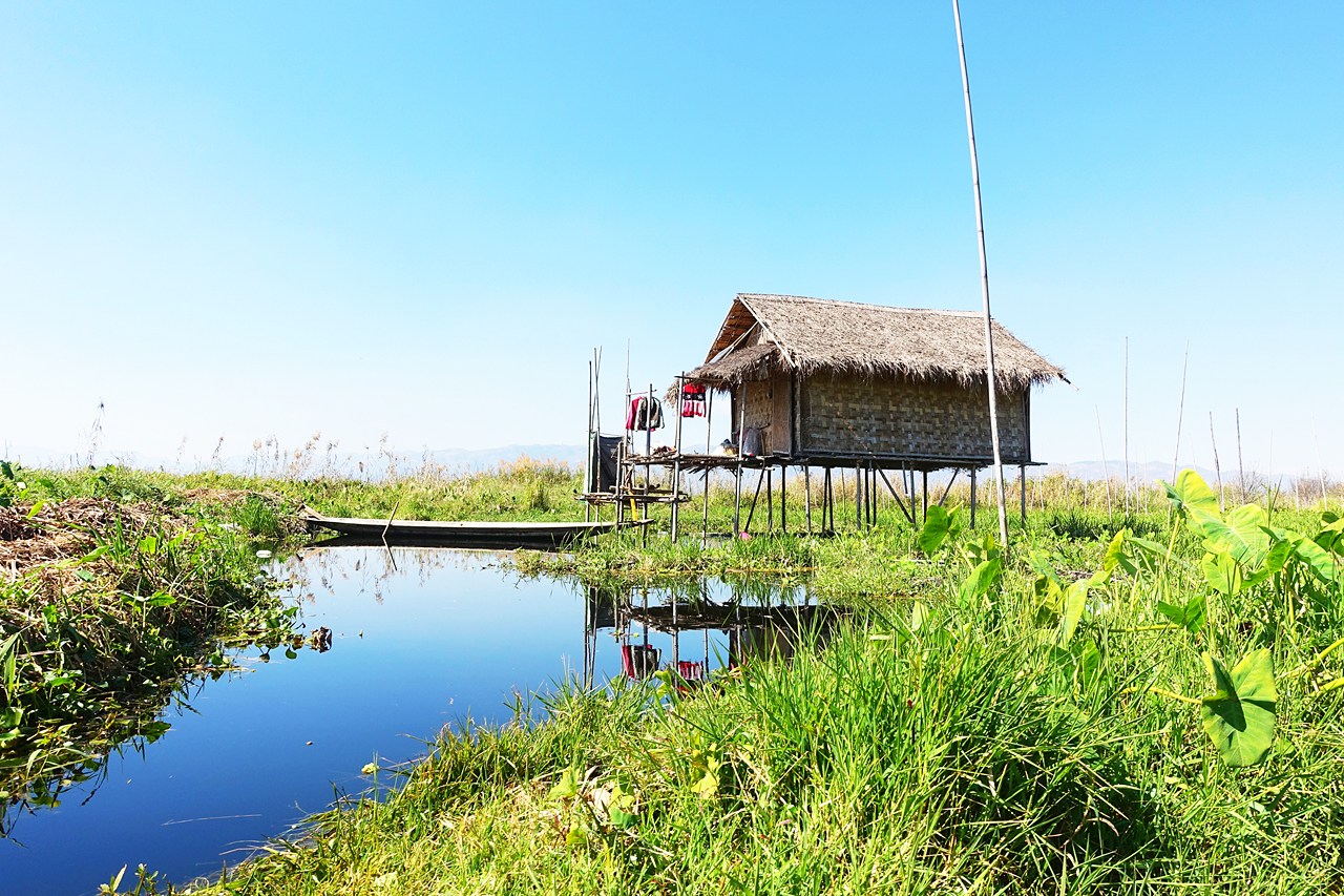 Maing Thauk floating village