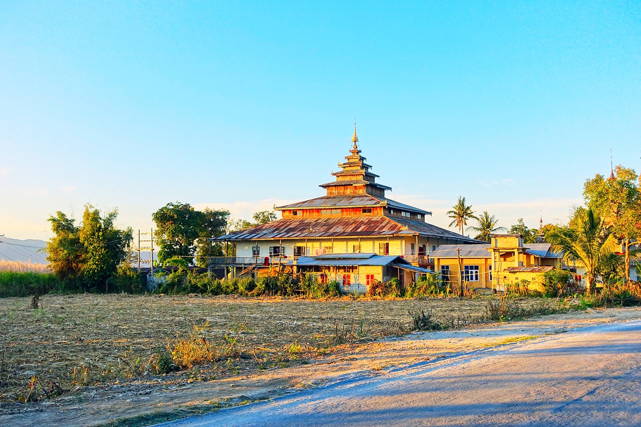 Cycling from Maing Thauk back to Nyaung Shwe