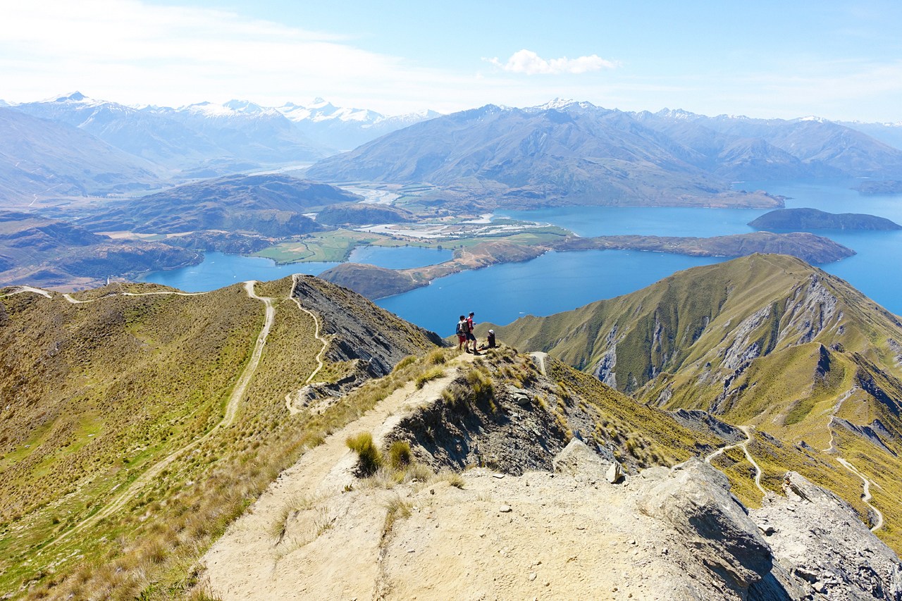 Paths from Roys Peak to nearby mountain ridges