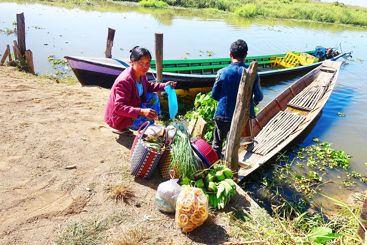Maing Thauk floating village