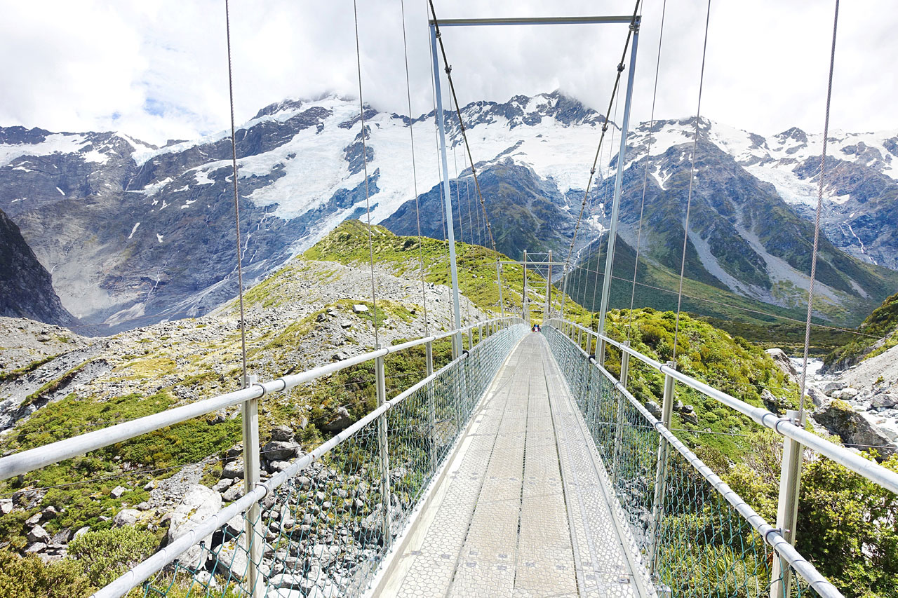 Swing bridge over the Hooker River