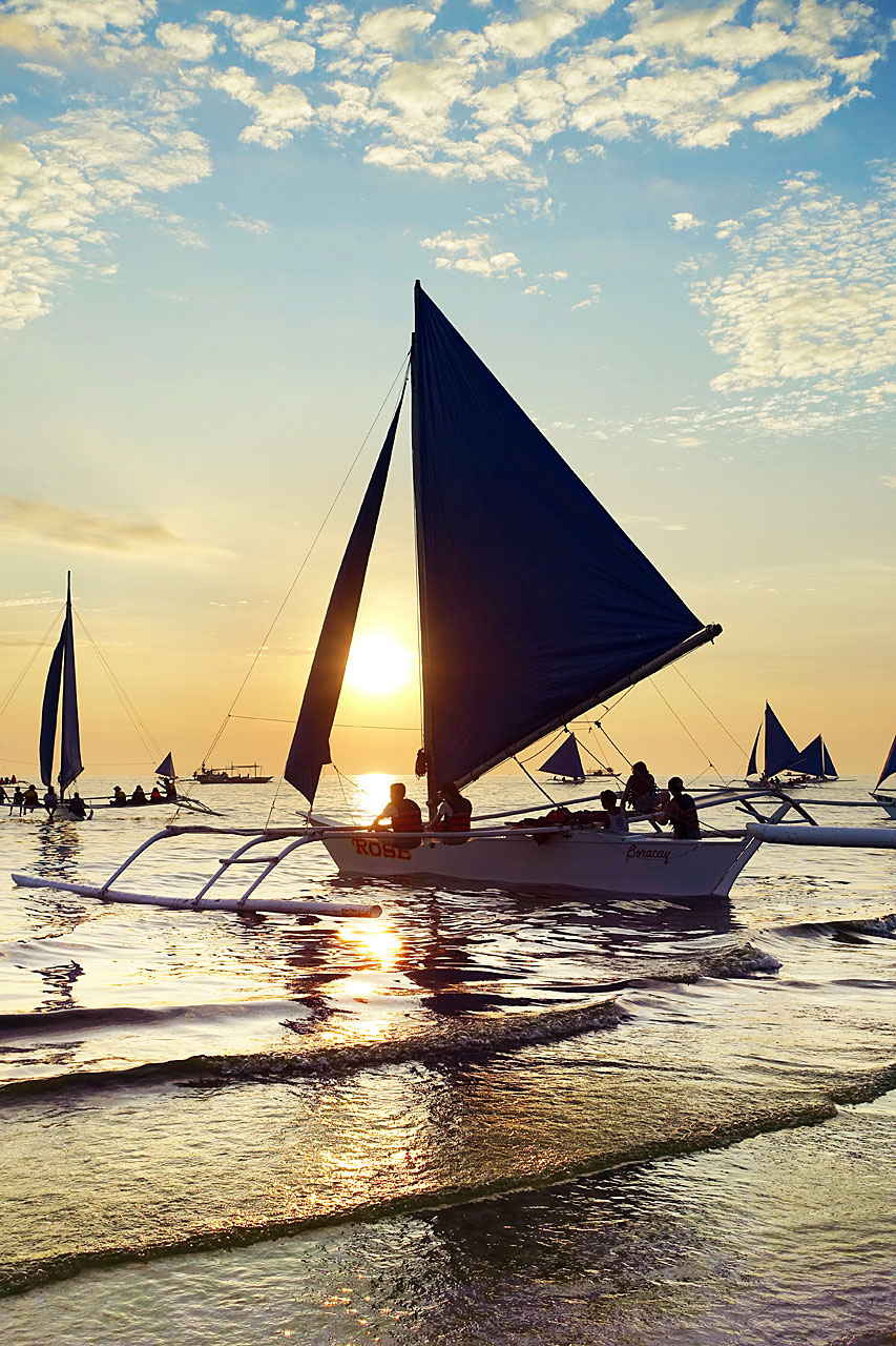 Paraw sailing at White Beach