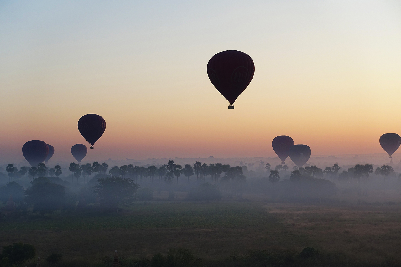 Sunrise at Shwe Leik Too Temple