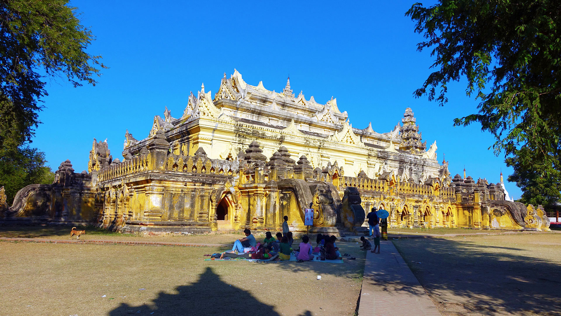 Maha Aungmye Bonzan Monastery