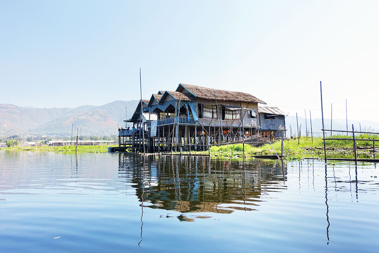 Restaurant in Maing Thauk floating village