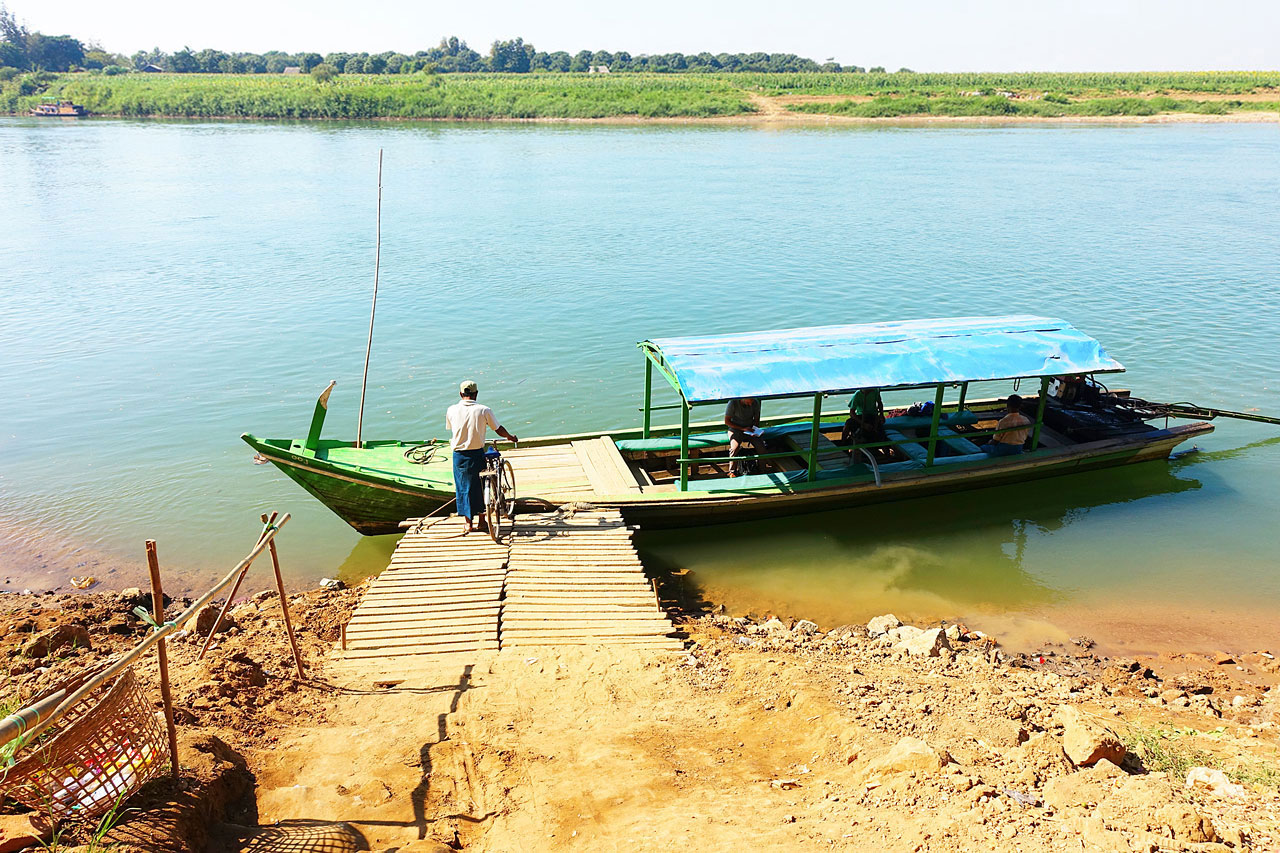 Boat ride to Inwa