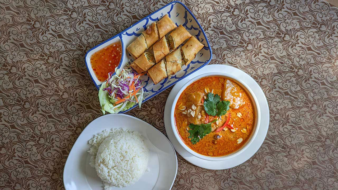 Massaman Chicken Curry, Tonkow Restaurant
