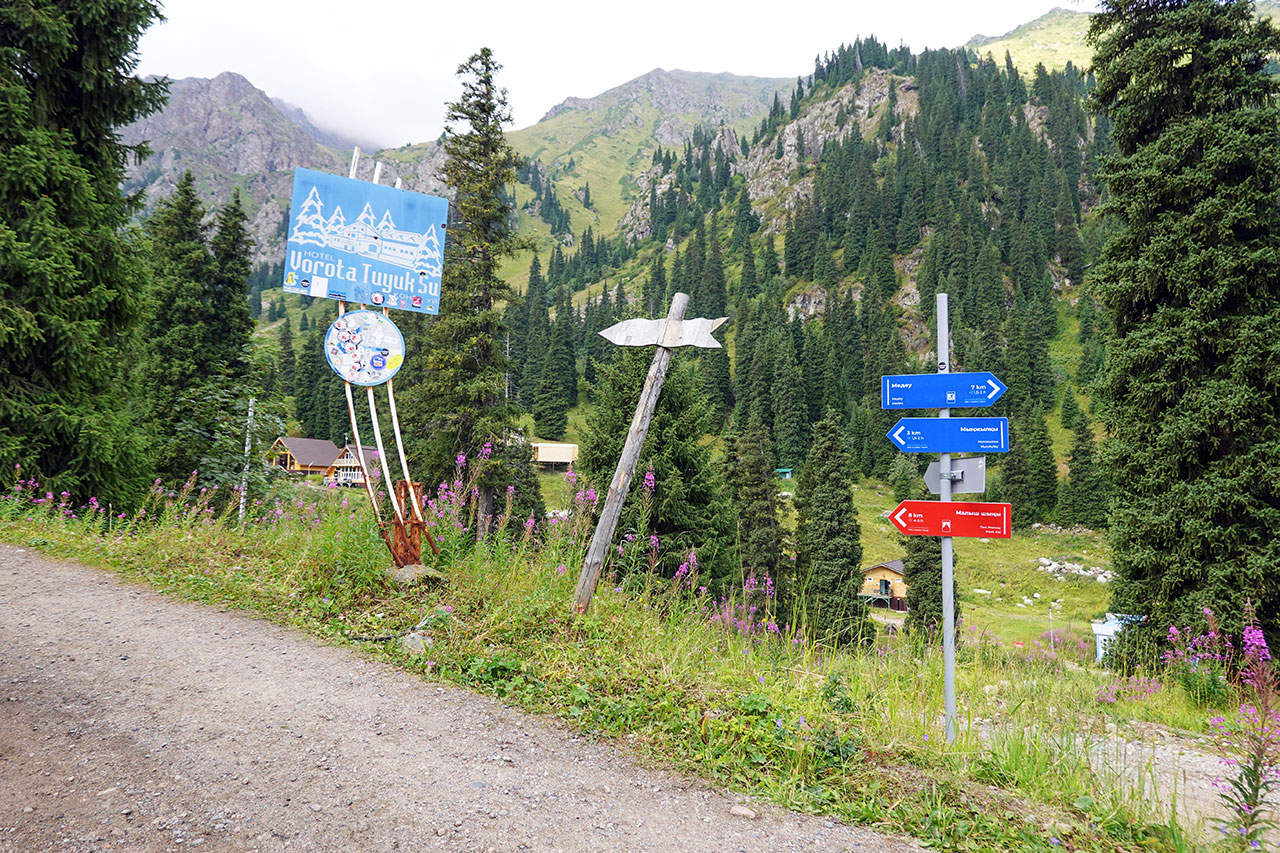Hike to Manshuk Mametova Lake