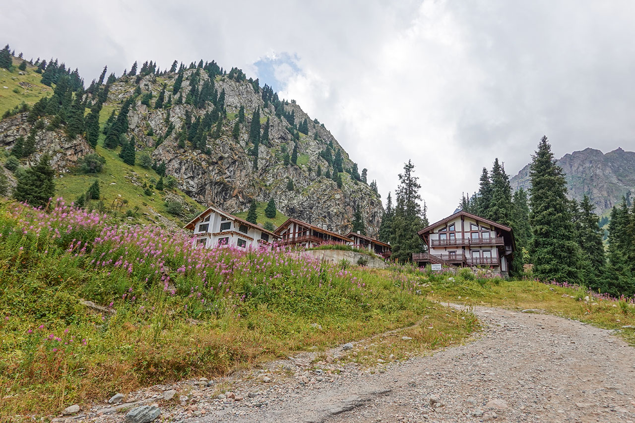 Hike to Manshuk Mametova Lake