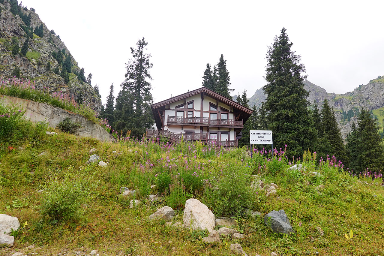 Hike to Manshuk Mametova Lake