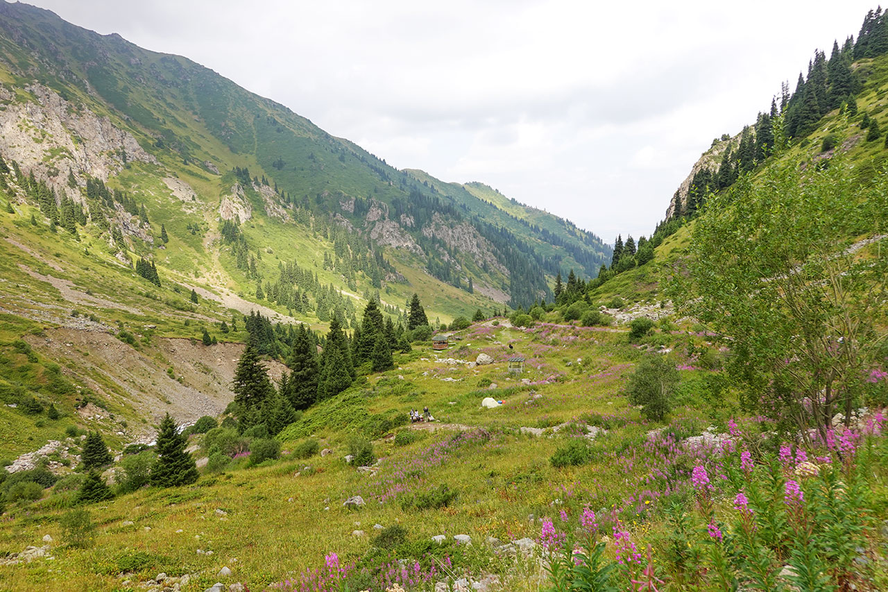 Hike to Manshuk Mametova Lake